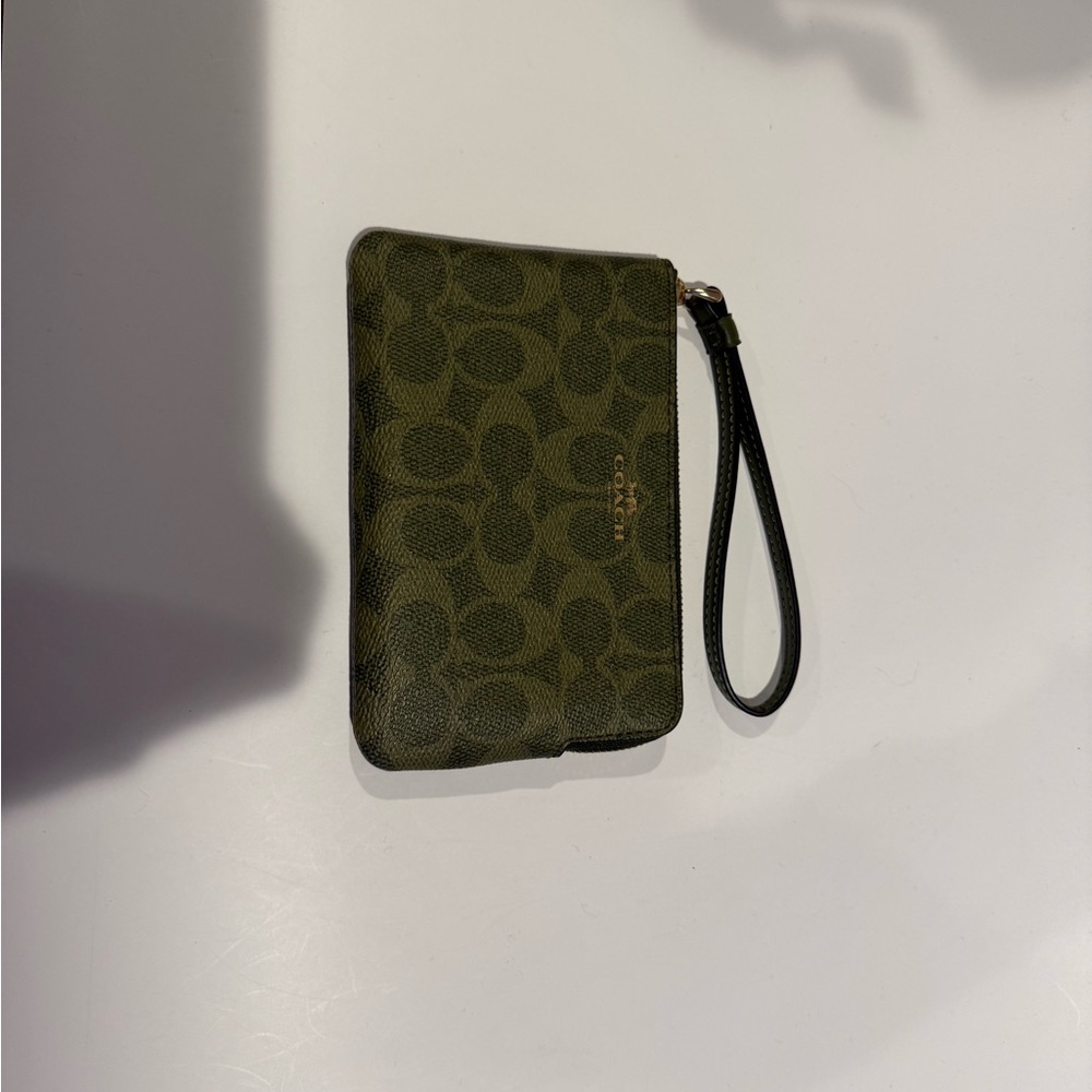 Coach Corner Zip Wristlet In Signature Canvas - Olive